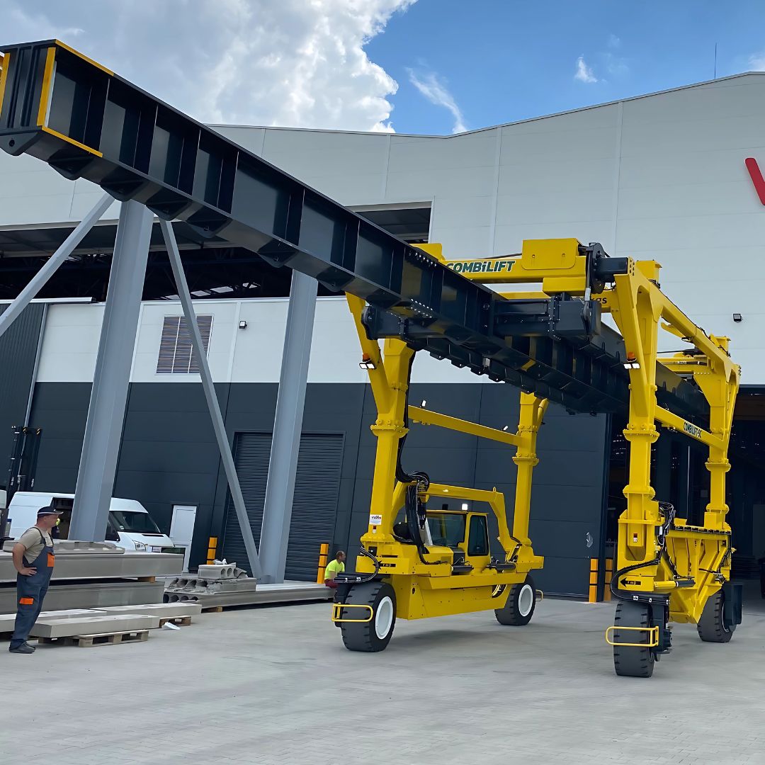 Straddle Carrier - Manufacturing Industry - Combi-SC