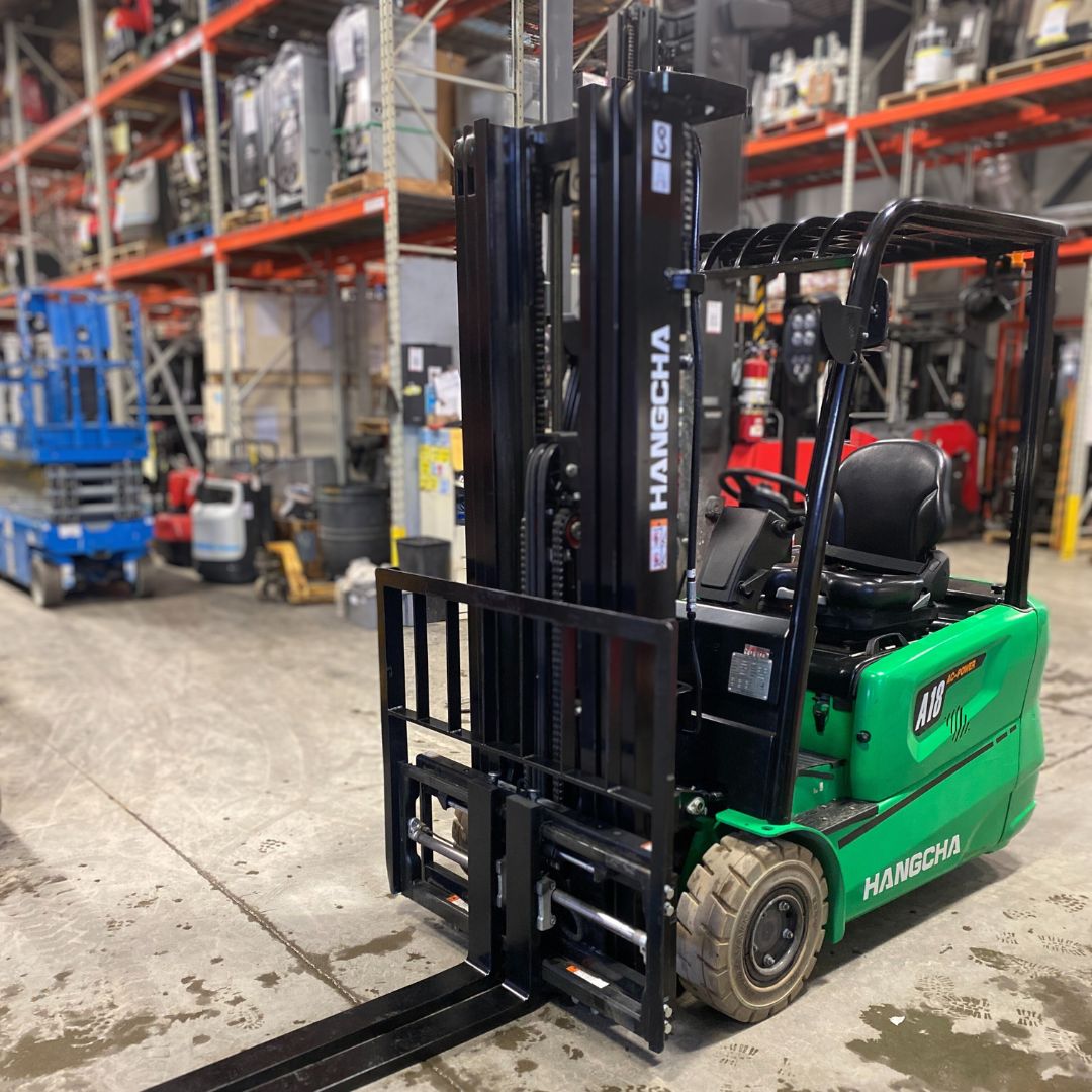 Chariot élévateur à 3 roues électrique à conducteur assis - 3500 lb - CPDS18