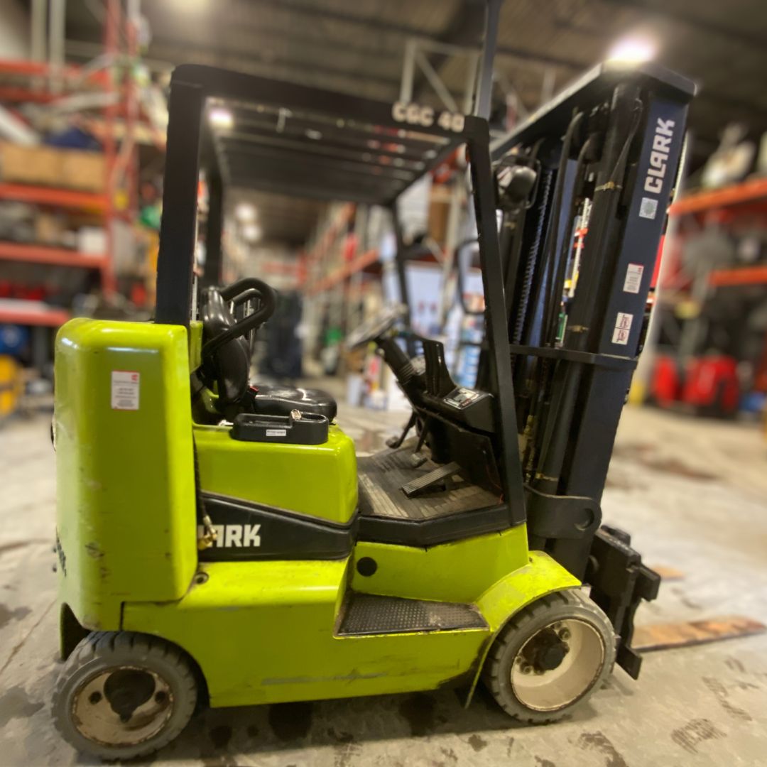 Chariot élévateur à pneus bandage plein à combustion interne - 8000 lb - CGC40