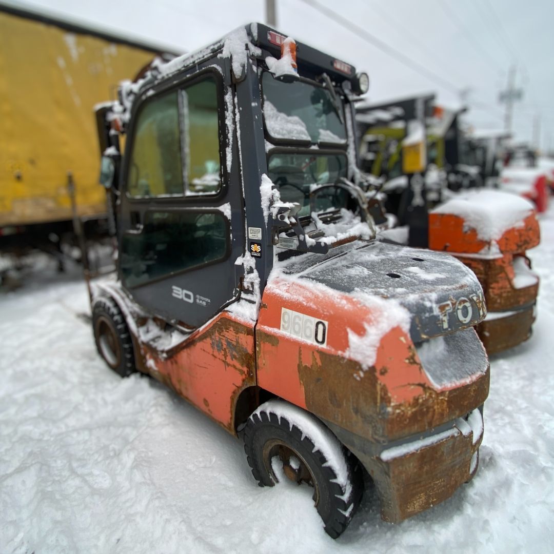 Internal Combustion Forklift with Pneumatic Tires - 6000 lb - 8FGU30