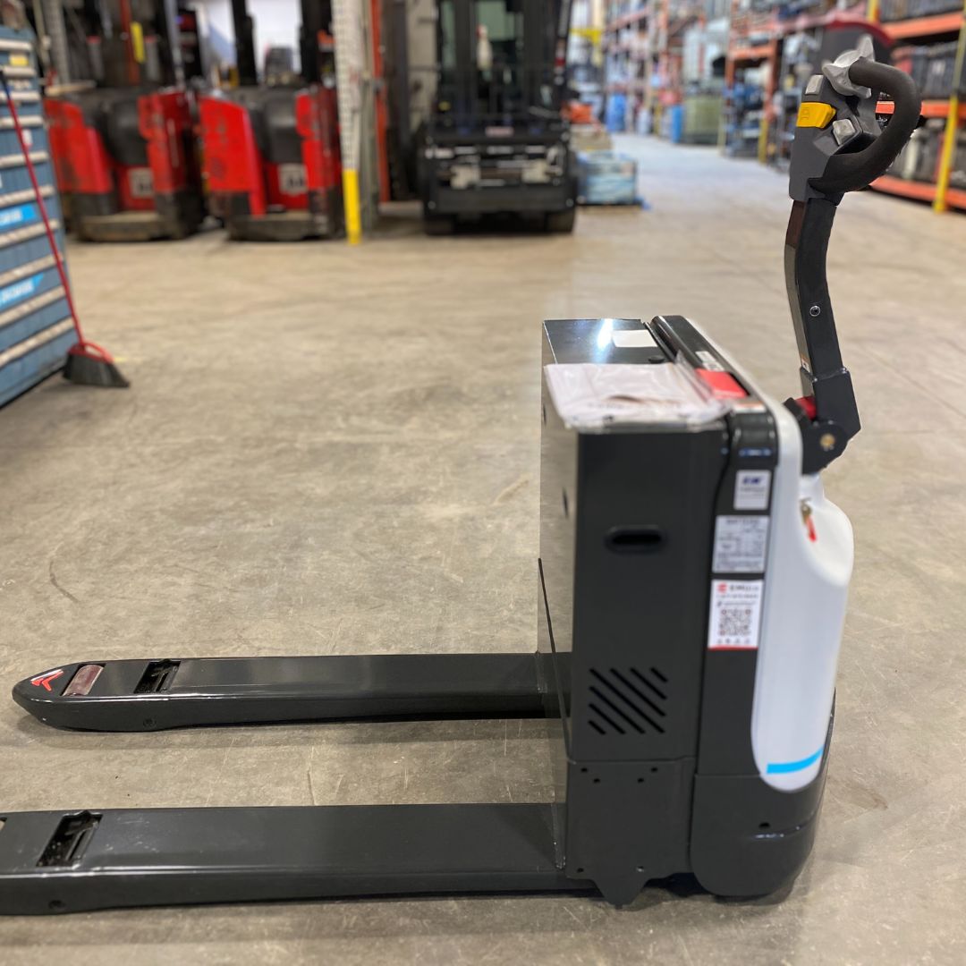 WLX45S 4500 lb Walkie Pallet Truck