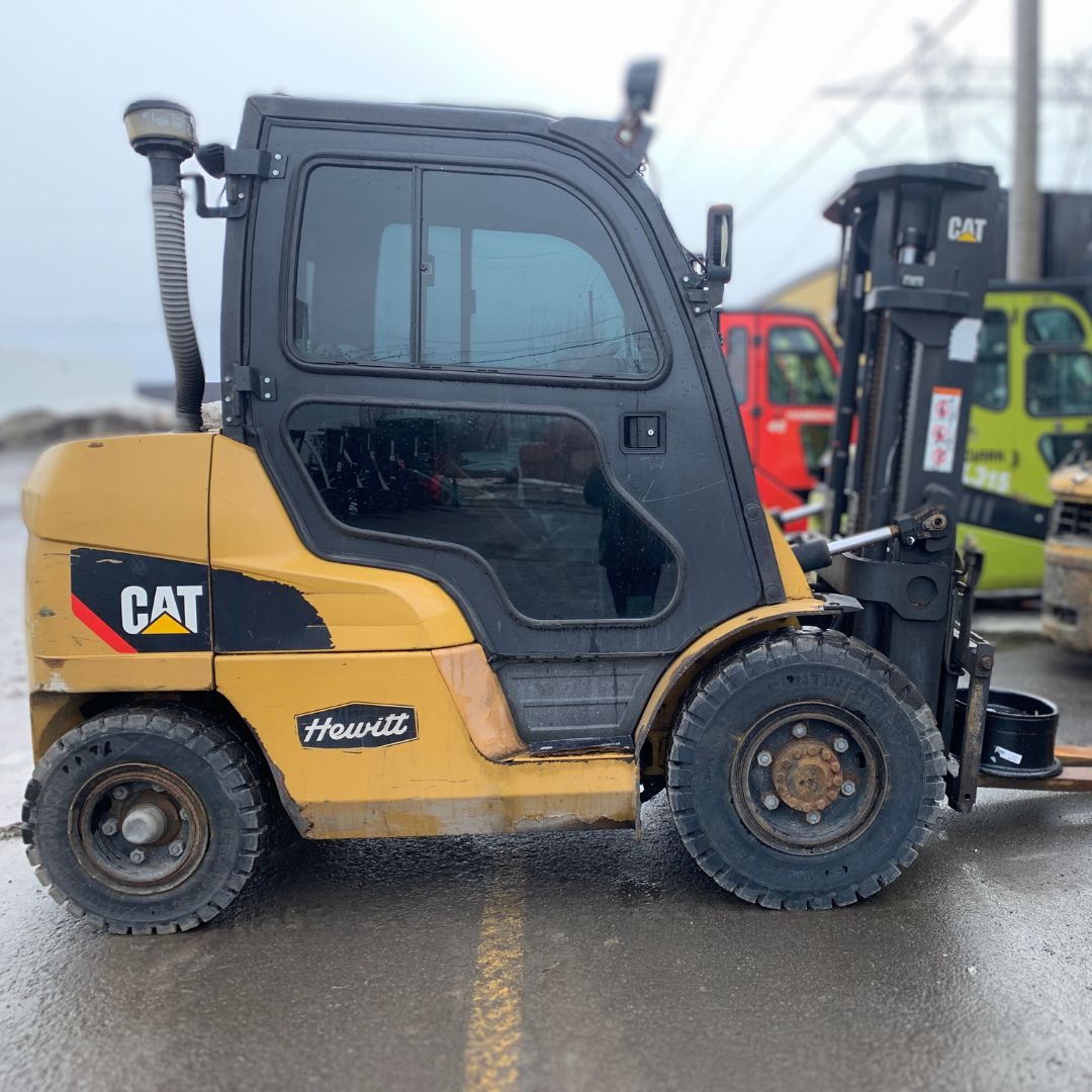Chariot élévateur à combustion interne avec pneus pneumatiques - 8000 lb - DP40N1