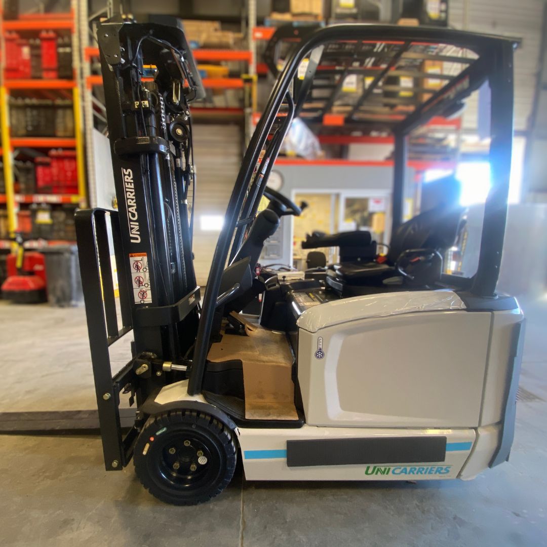 Chariot élévateur à 3 roues électrique à conducteur assis - 4000 lb - MXST20