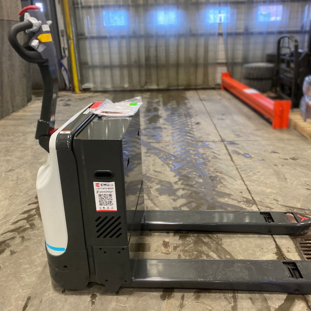 WLX45S 4500 lb Walkie Pallet Truck