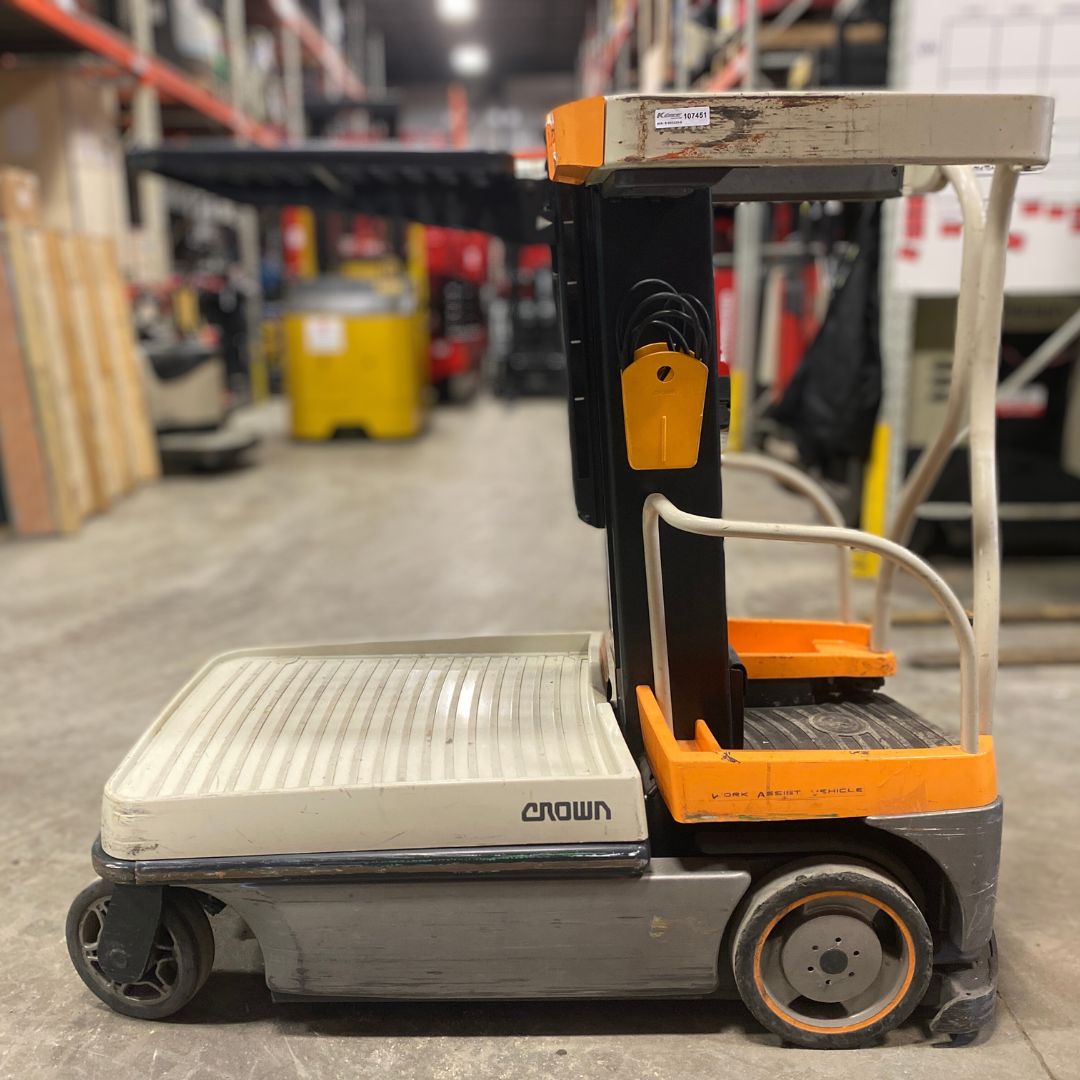 Order picker with elevating operator station for small loads - 750 lb - WAV60