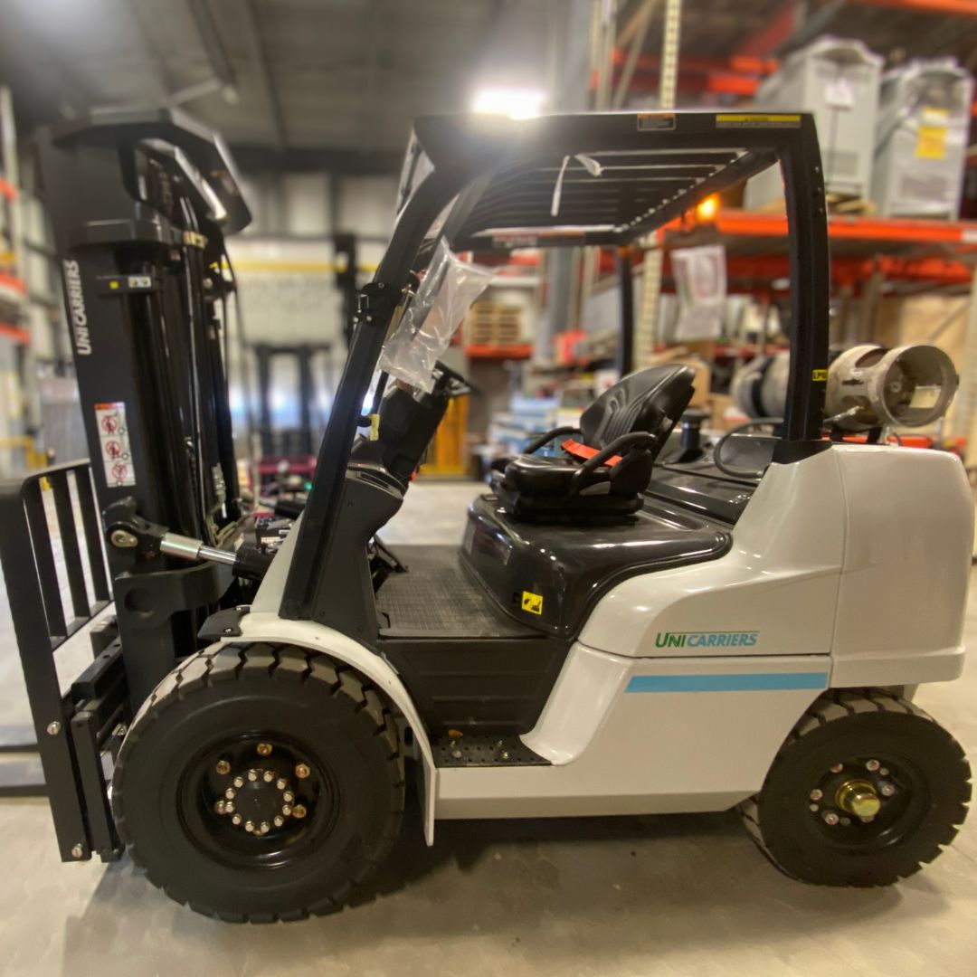 Chariot élévateur à combustion interne avec pneus pneumatiques et tout terrain - 8000 lb - PF80N1