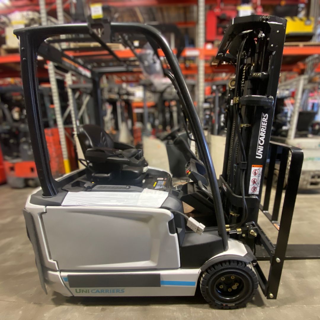 Chariot élévateur à 3 roues électrique à conducteur assis - 4000 lb - MXST20