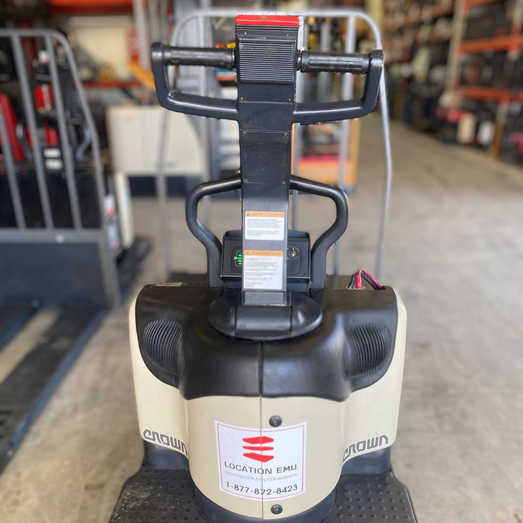 Crown 8000lbs pallet truck - PE4500-80 (1)