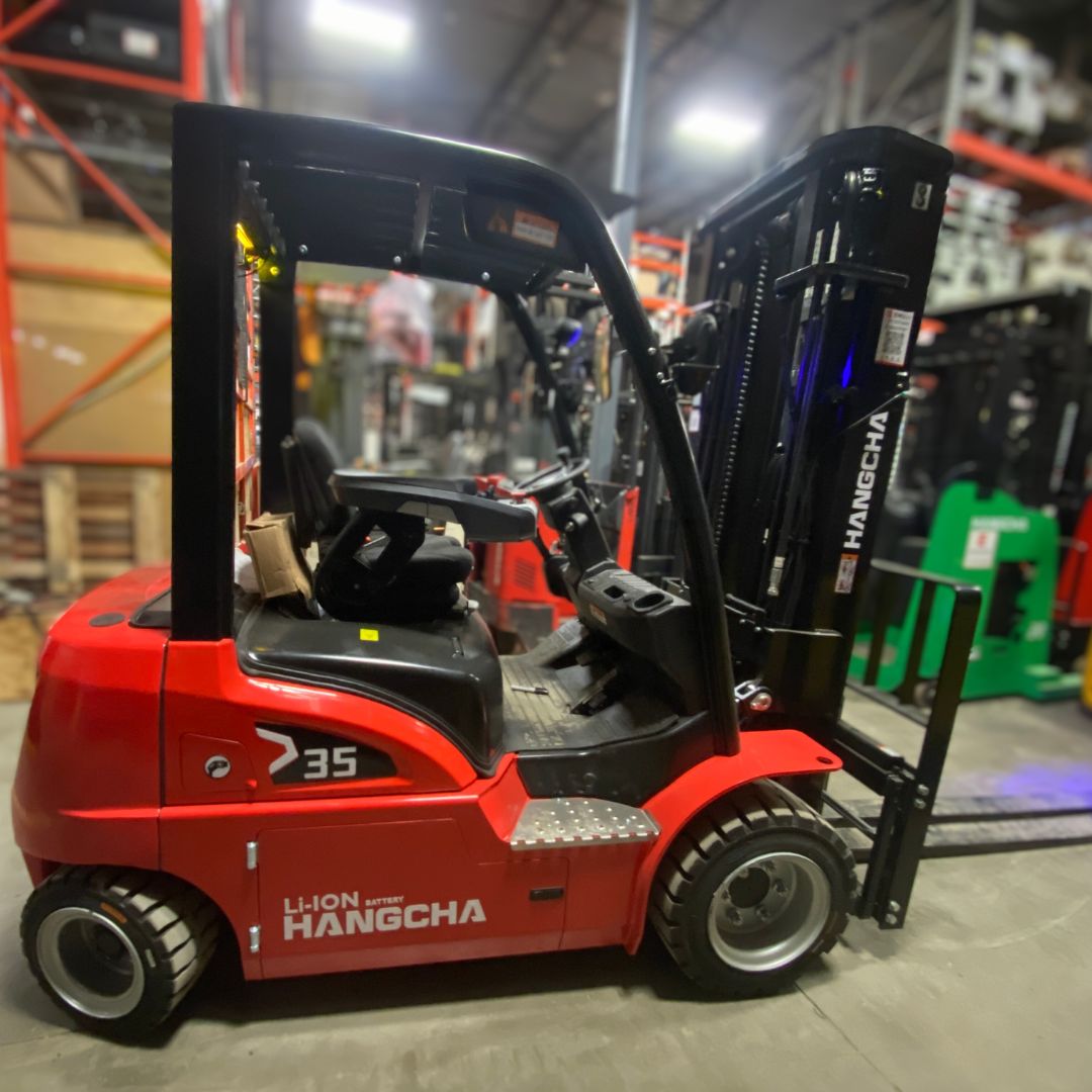 Chariot élévateur à 4 roues électrique à conducteur assis avec pneus pneumatiques- 7000 lb - CPD35