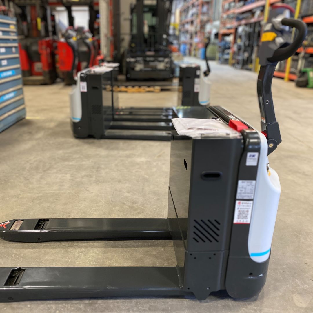 WLX45S 4500 lb Walkie Pallet Truck