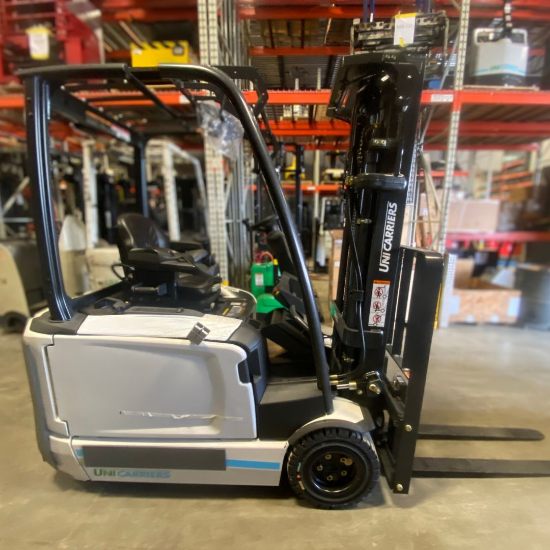 Chariot élévateur à 3 roues électrique à conducteur assis - 4000 lb - MXST20