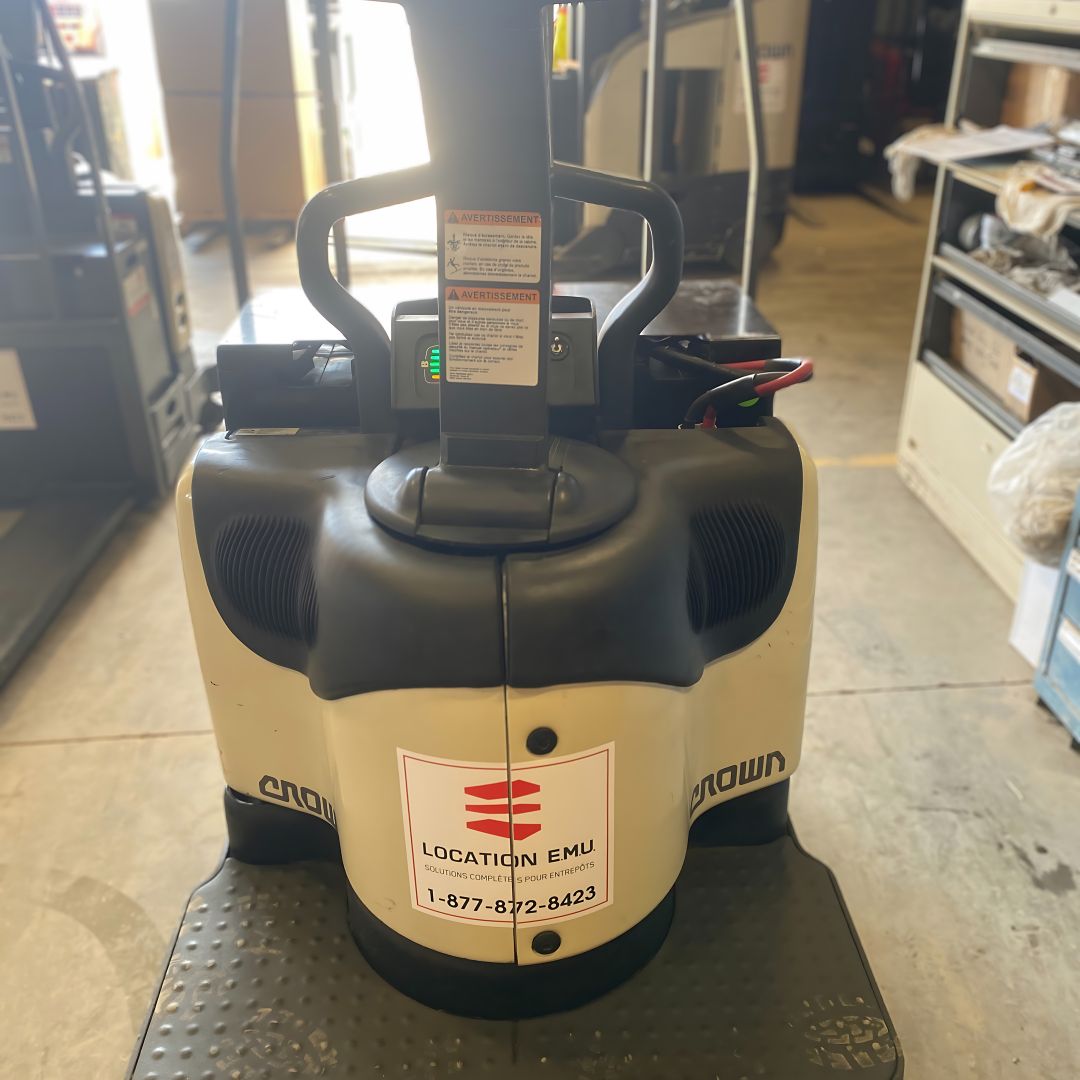 Crown 8000lbs pallet truck - PE4500-80 (1)