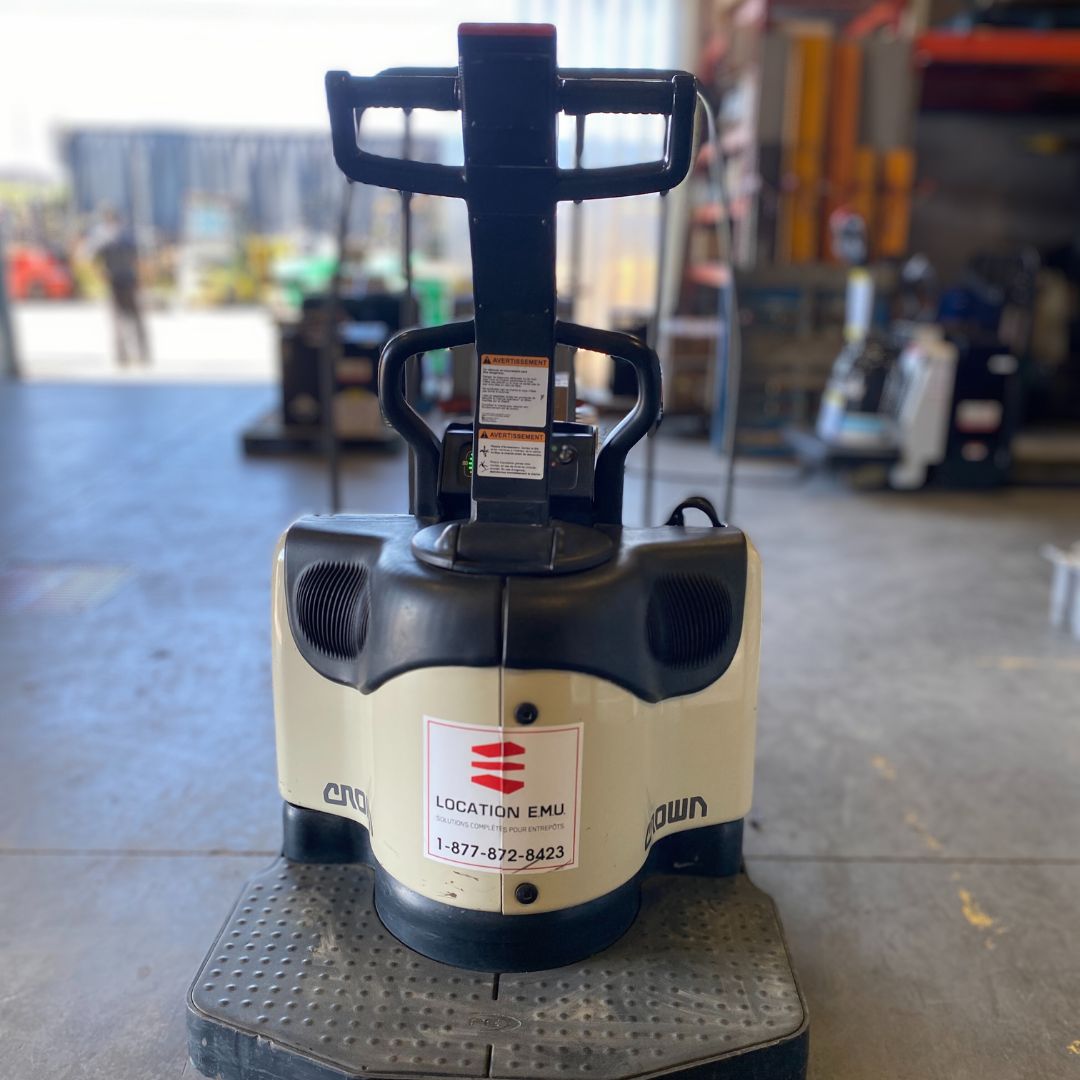 Crown 8000lbs pallet truck - PE4500-80 (1)