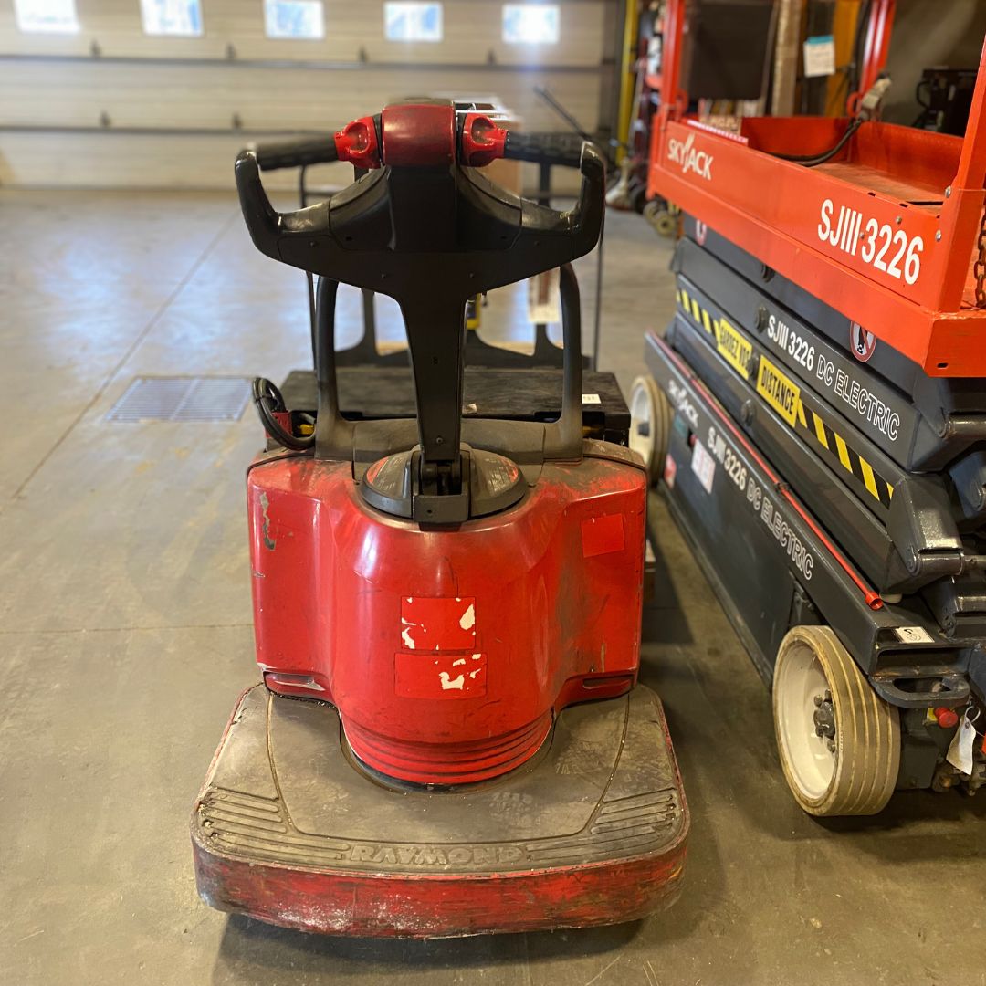 Raymond 8000lbs Pallet Truck - 8410 (1)