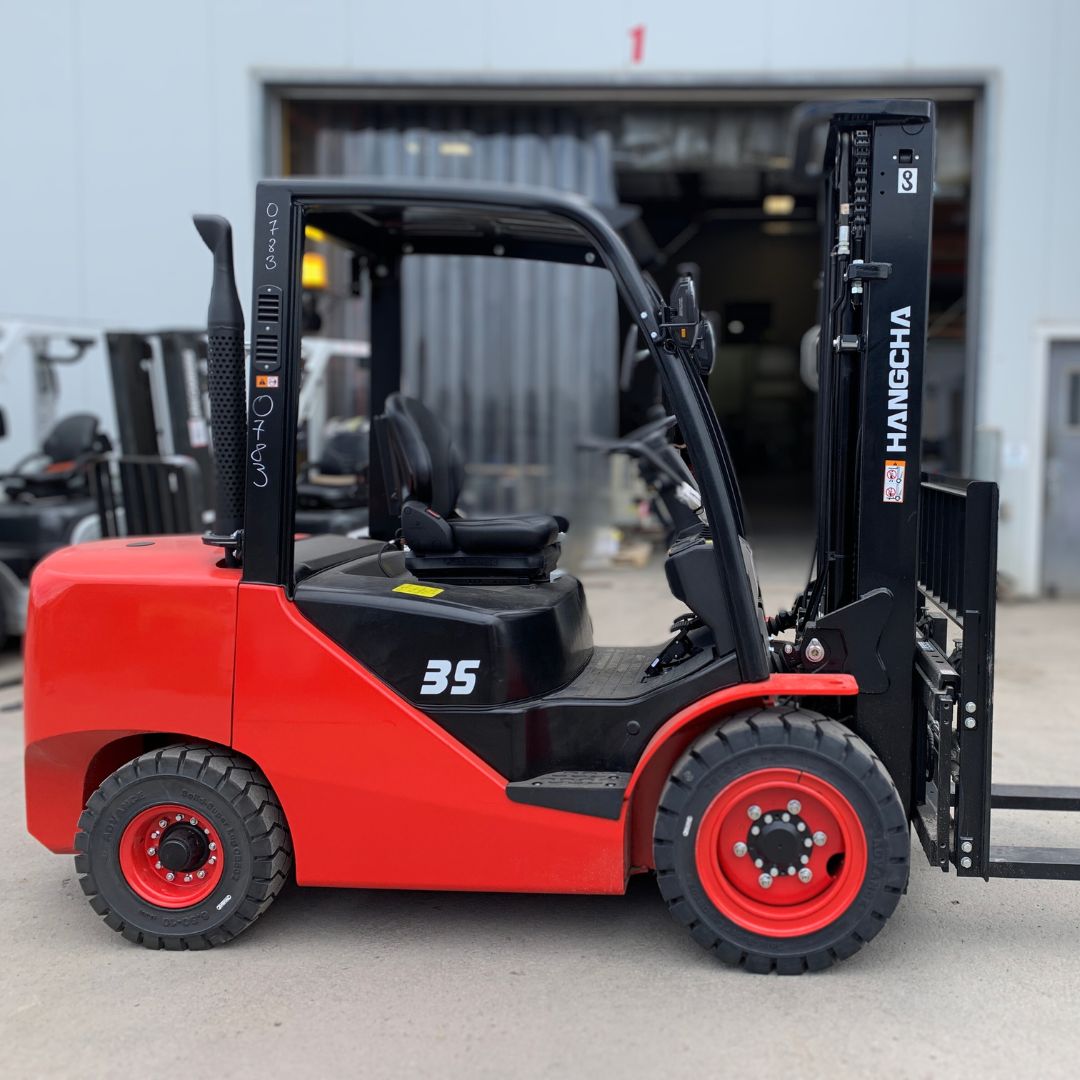 Chariot élévateur à combustion interne avec pneus pneumatiques - 7000 lb - CPCD35
