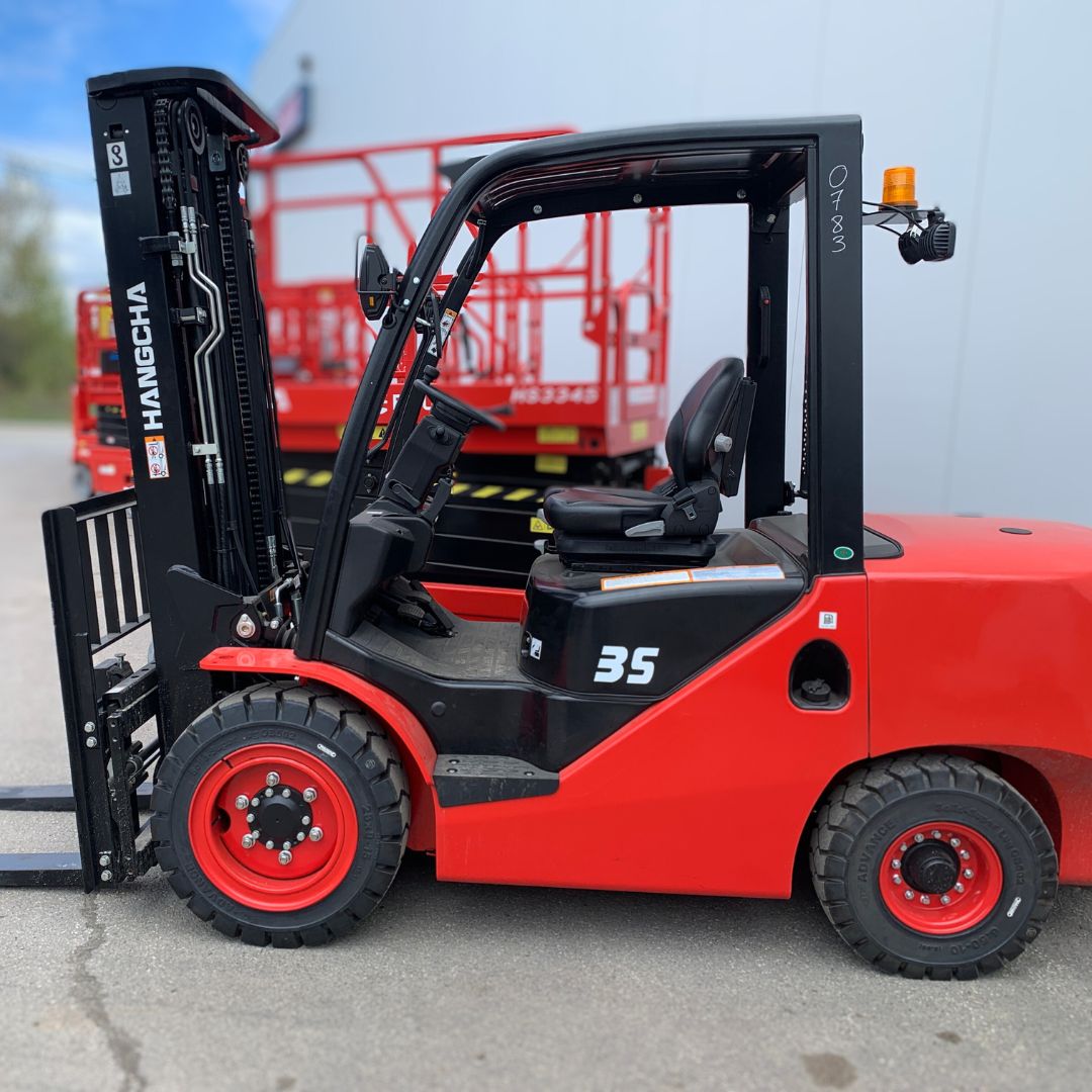 Chariot élévateur à combustion interne avec pneus pneumatiques - 7000 lb - CPCD35