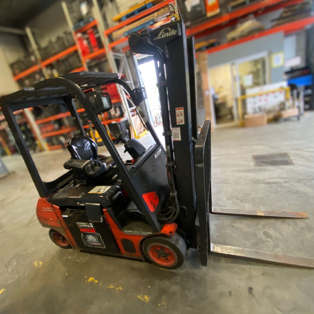 Linde 4000lbs Forklift - E20C (2)