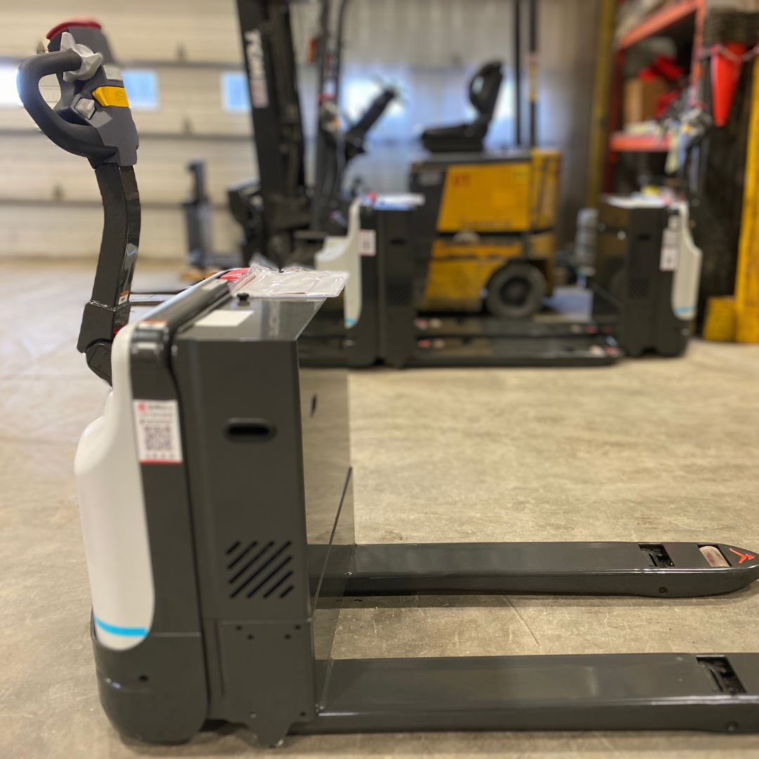 WLX45S 4500 lb Walkie Pallet Truck