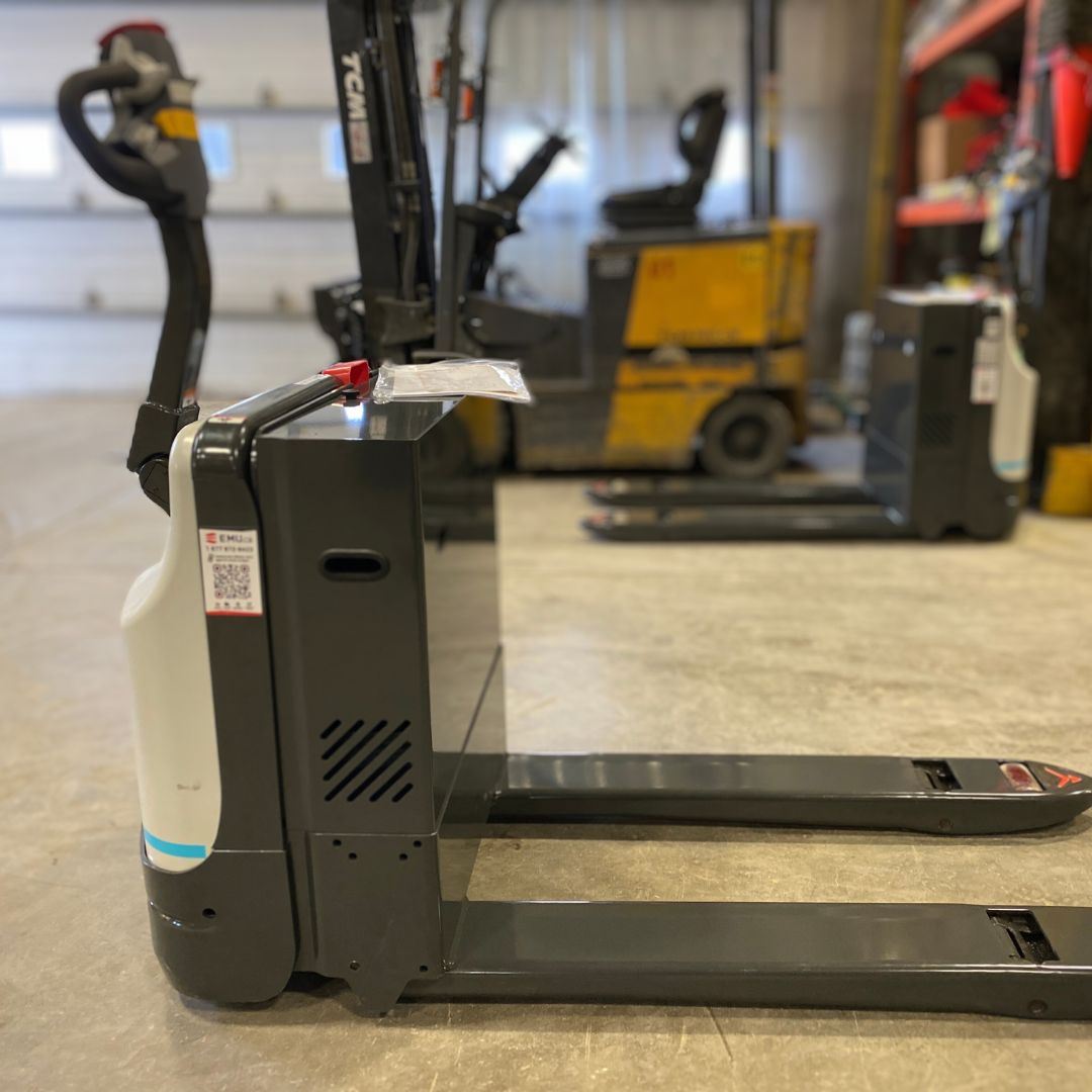 WLX45S 4500 lb Walkie Pallet Truck