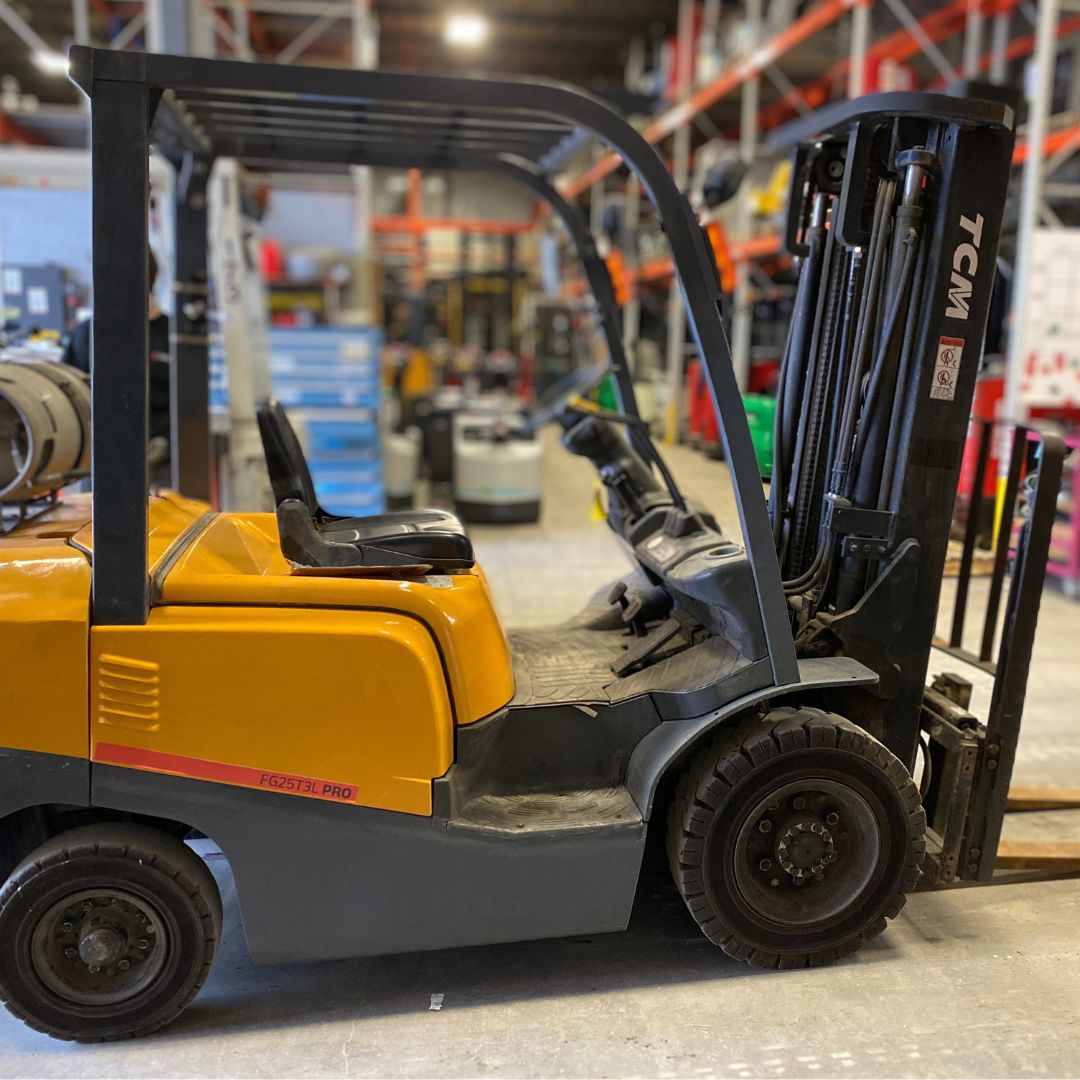 Chariot élévateur à combustion interne avec pneus pneumatiques - 5000 lb - FG25T3L