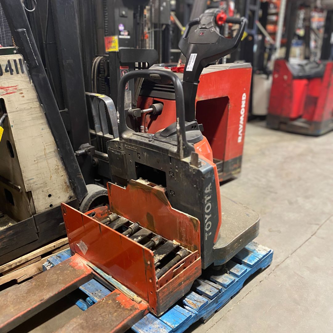 Toyota 6000lbs Pallet Truck - 8HBE30 (2)