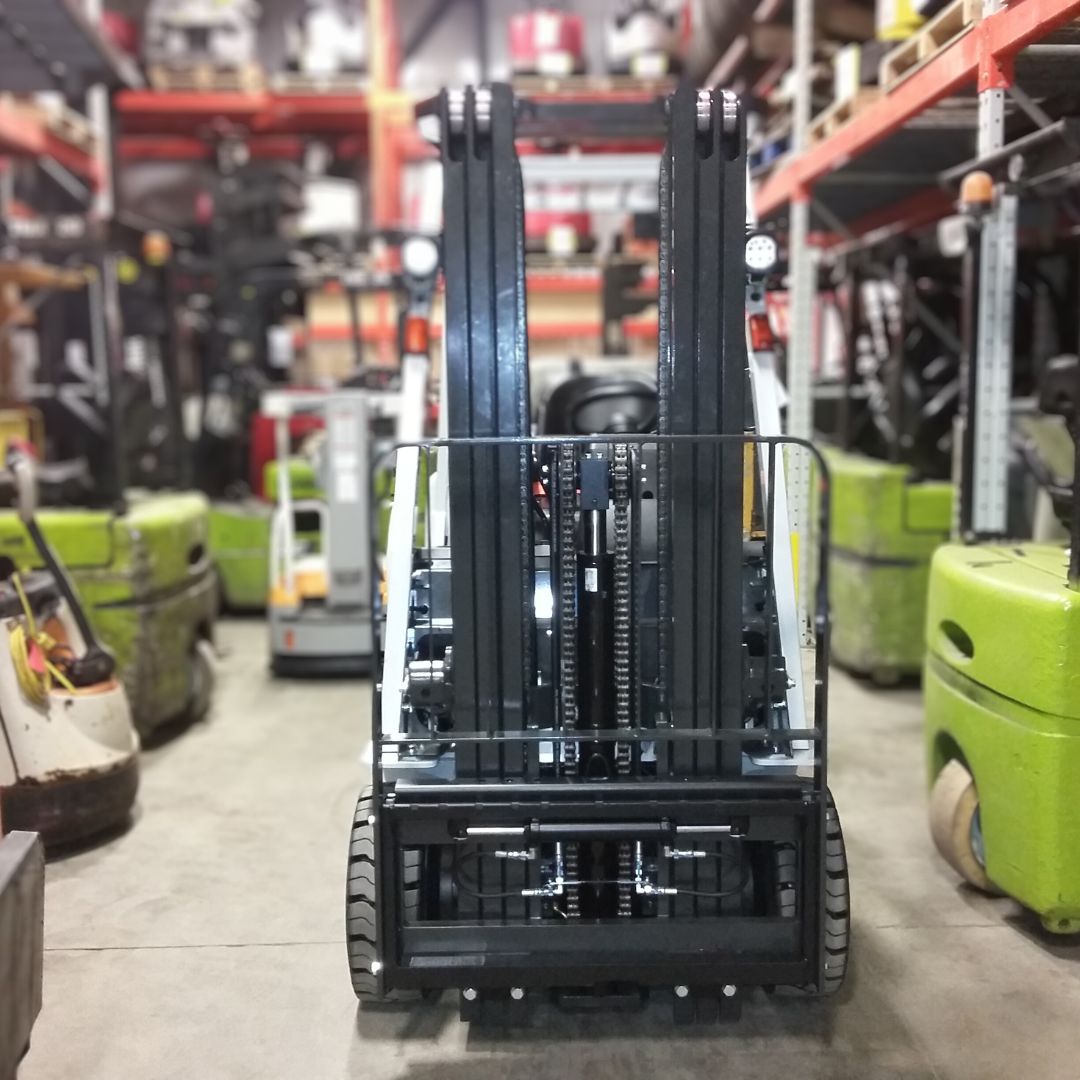 Chariot élévateur Unicarriers 5000lbs - AF50 (2)