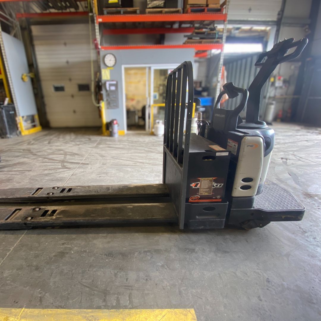 Crown Pallet Truck - 8000 lb - PE4500