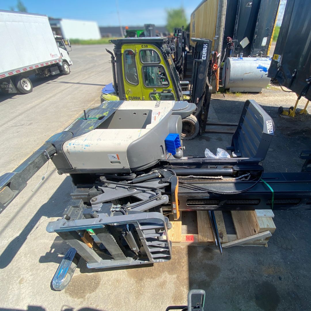 Crown Narrow Aisle Forklift - 3200 lb - RMD6095S