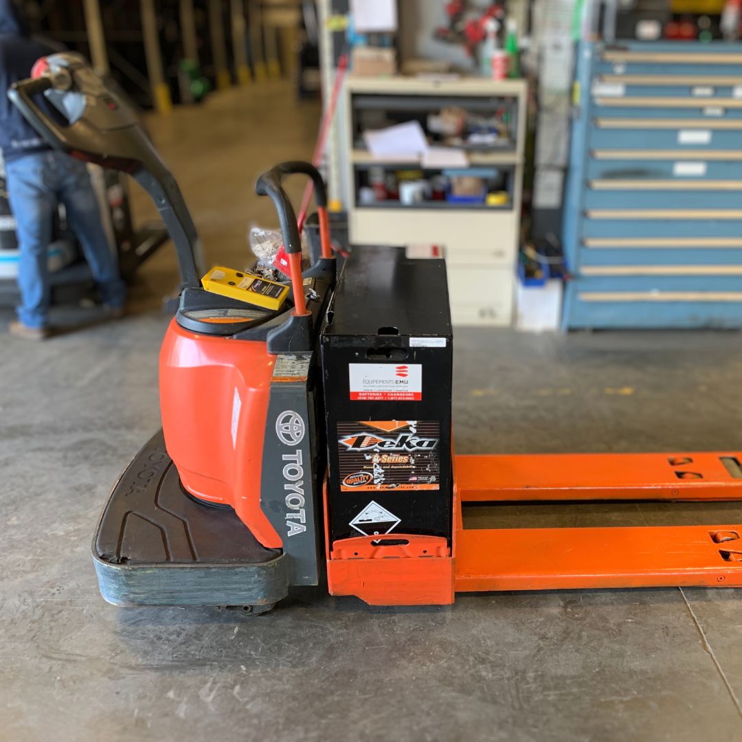 Toyota 6000lbs Pallet Truck - 8HBE30 (2)