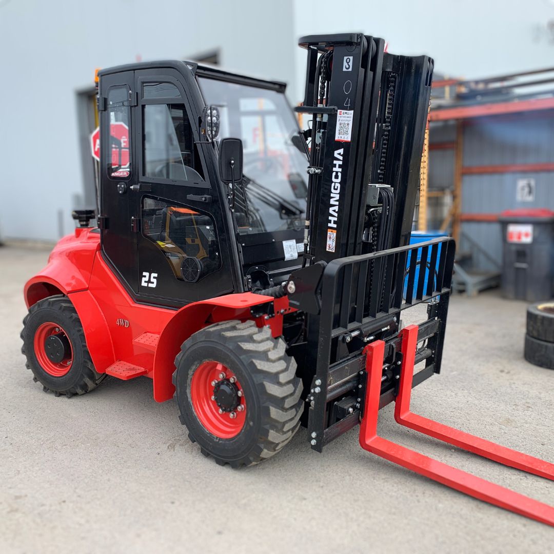 Chariot élévateur à combustion tout terrain - 5000 lb - CPCD25