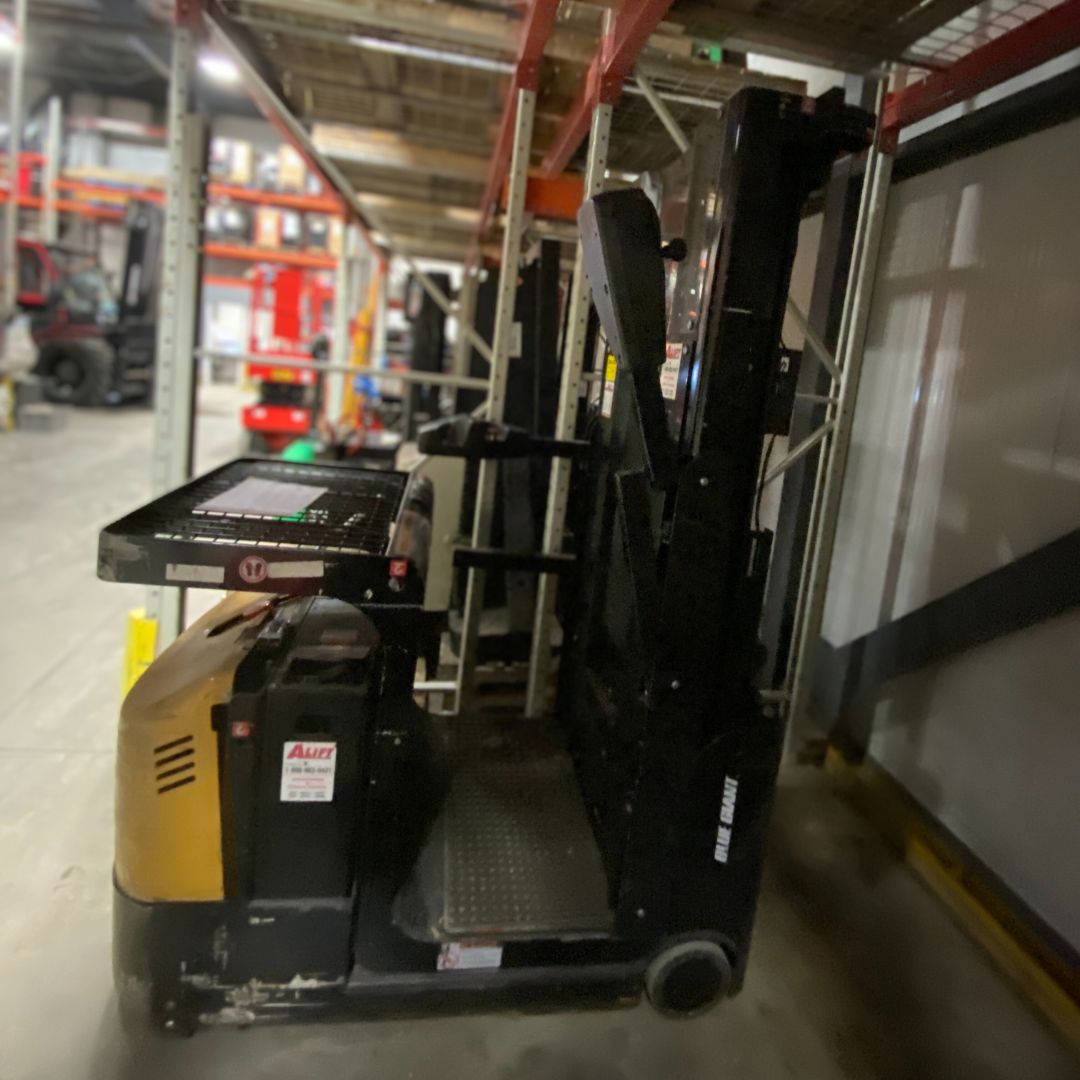 Préparateur de commande à poste de conduite élevable pour petite charge - J1-162