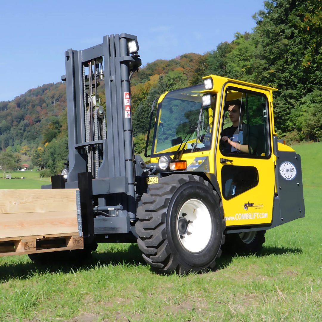 Various straddle carriers - Combi-RT