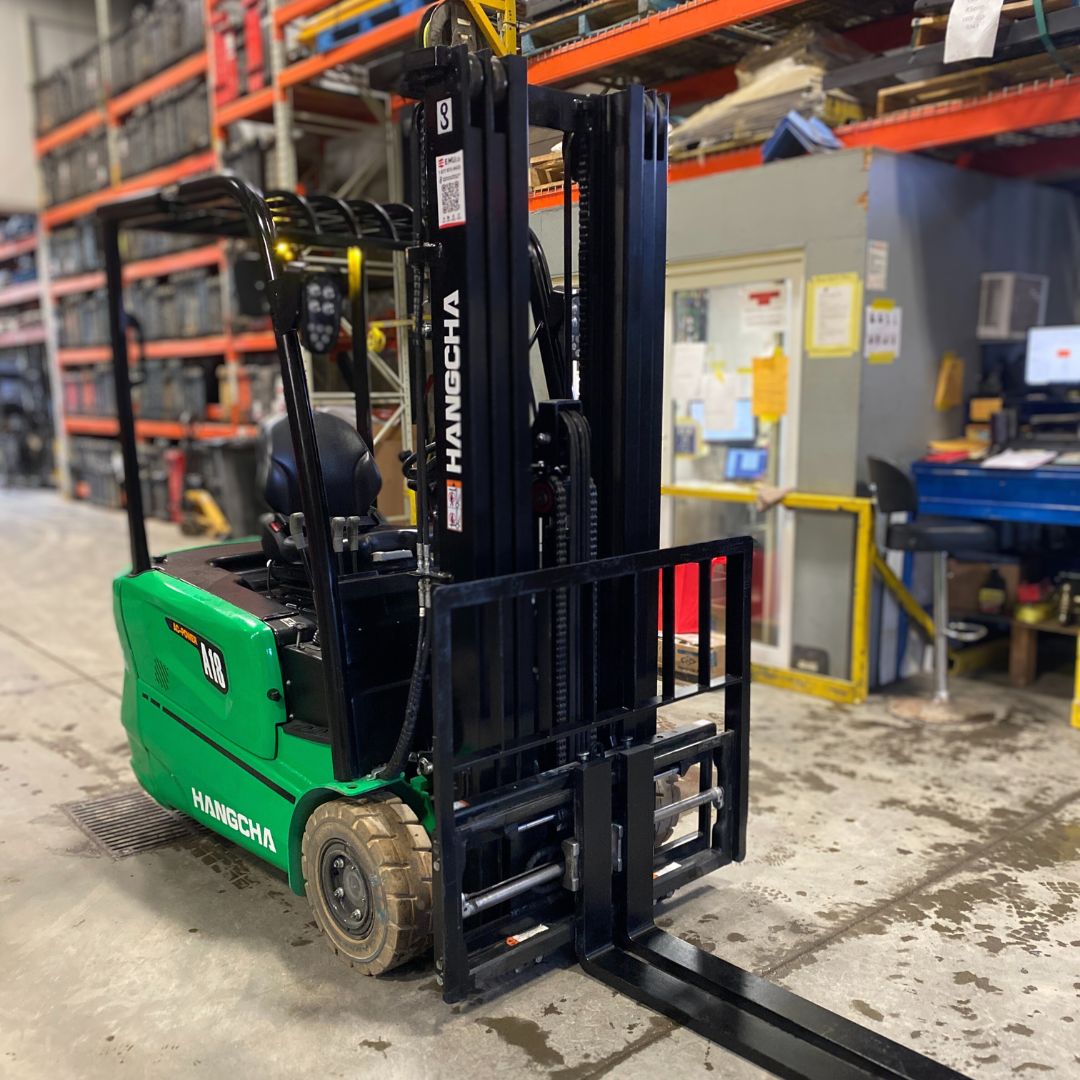 Chariot élévateur à 3 roues électrique à conducteur assis - 3500 lb - CPDS18