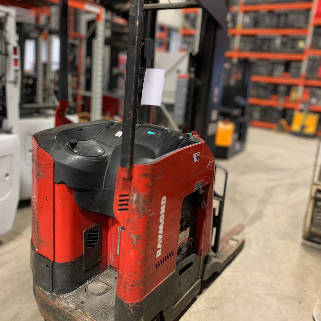 Single Pantograph Narrow Aisle Forklift - 4500 lb - R45TT