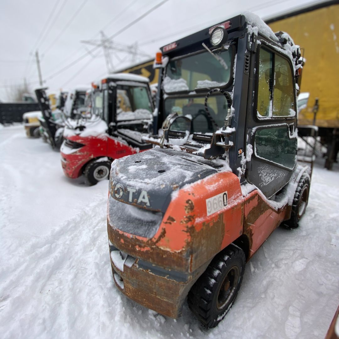 Internal Combustion Forklift with Pneumatic Tires - 6000 lb - 8FGU30