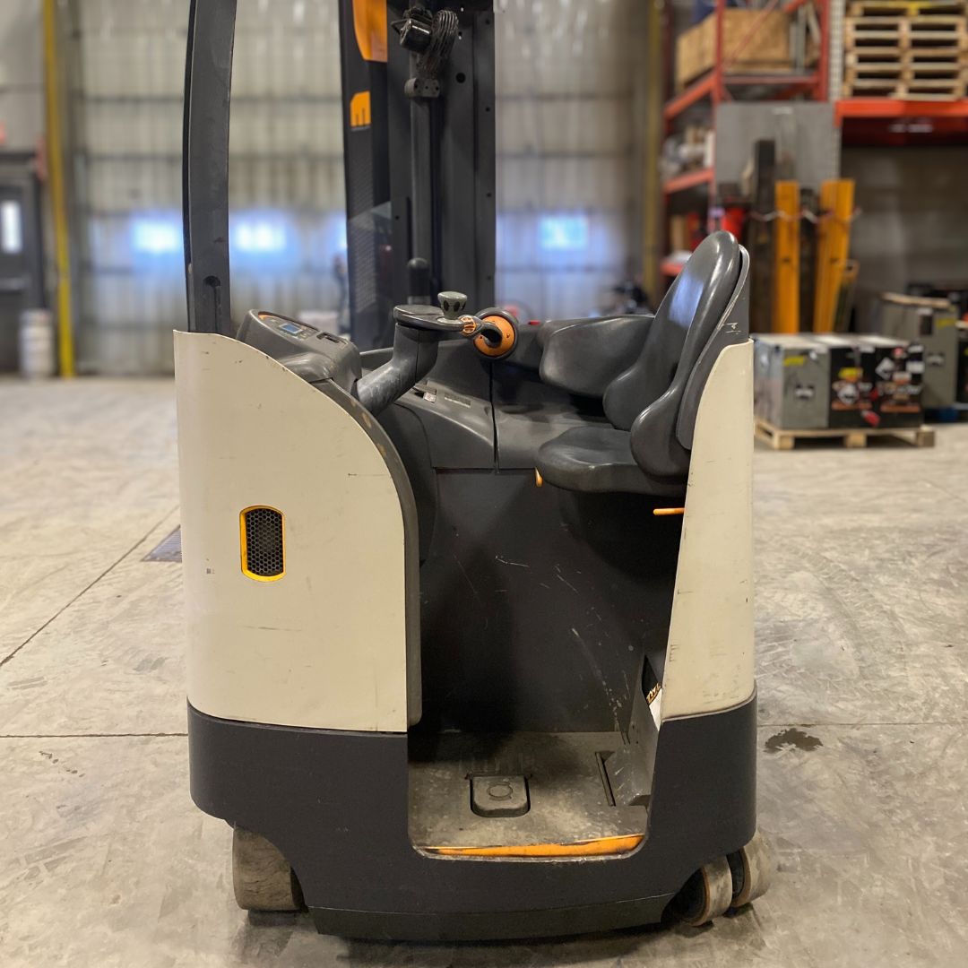 Chariot élévateurs à allée étroite Crown - 4500 lb - RM6095S