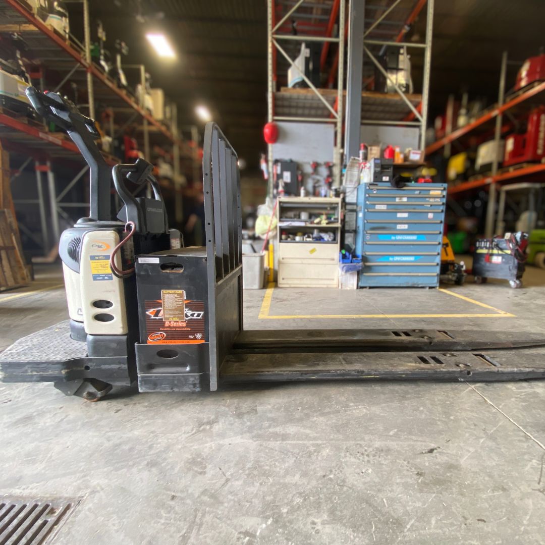 Crown Pallet Truck - 8000 lb - PE4500