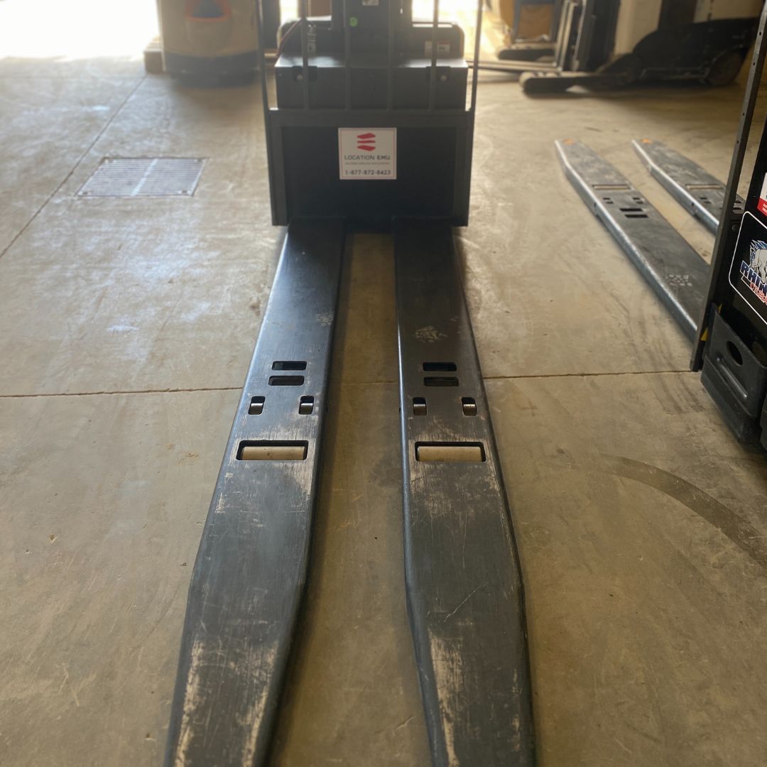 Crown 8000lbs pallet truck - PE4500-80 (3)