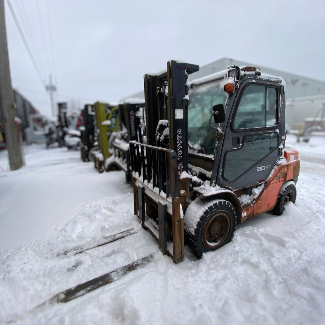 Internal Combustion Forklift with Pneumatic Tires - 6000 lb - 8FGU30