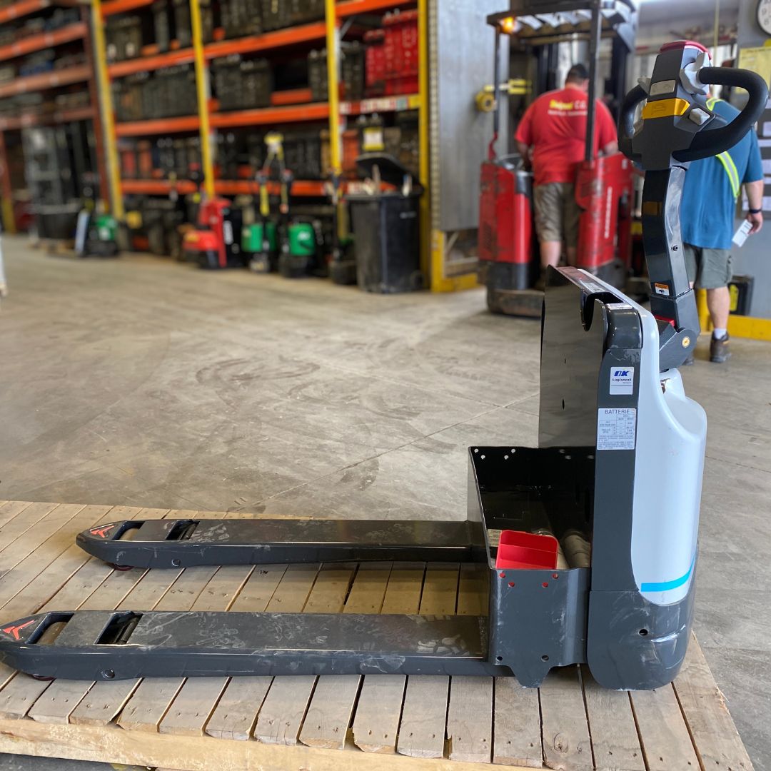 Unicarriers pallet truck - 4500 lb - WLX45S