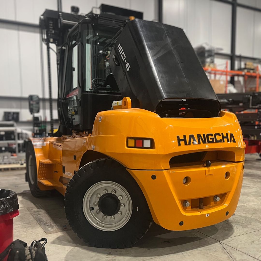 Chariot élévateur électrique à 4 roues à conducteur assis avec pneus pneumatiques - 35000 lb - CPD160