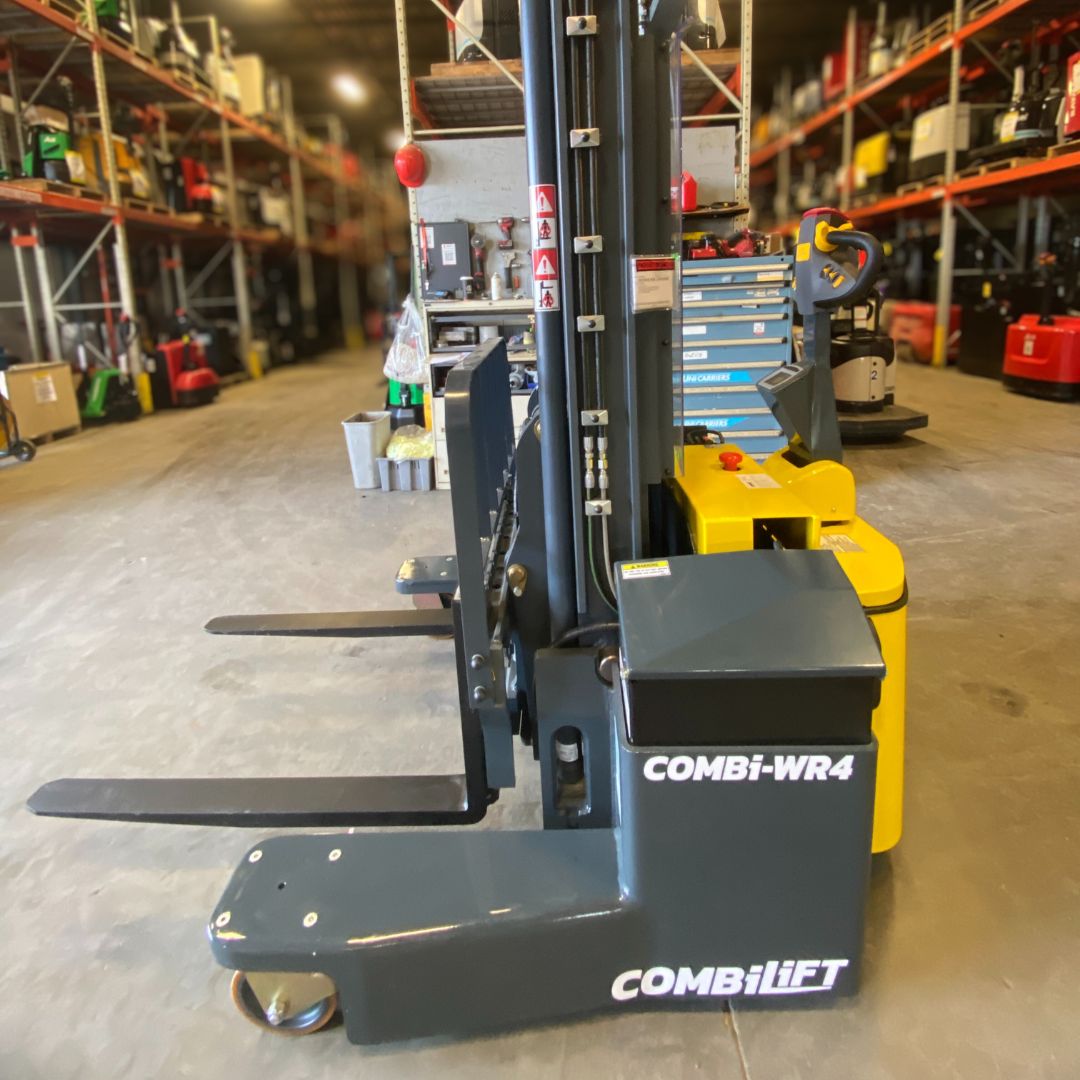 Chariot élévateur multidirectionnel Combilift - 4400 lb - WR4