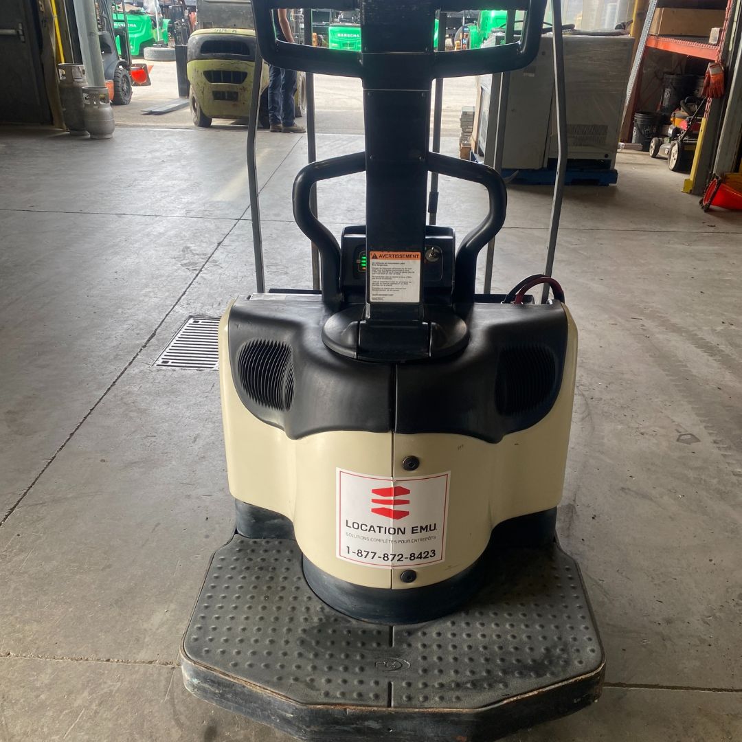 Crown 8000lbs pallet truck - PE4500-80 (3)