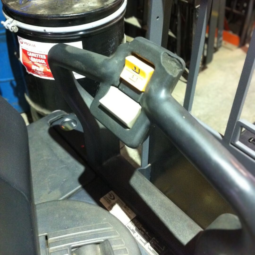 Crown Pallet Truck 6000lbs - PE4000-60 (3)