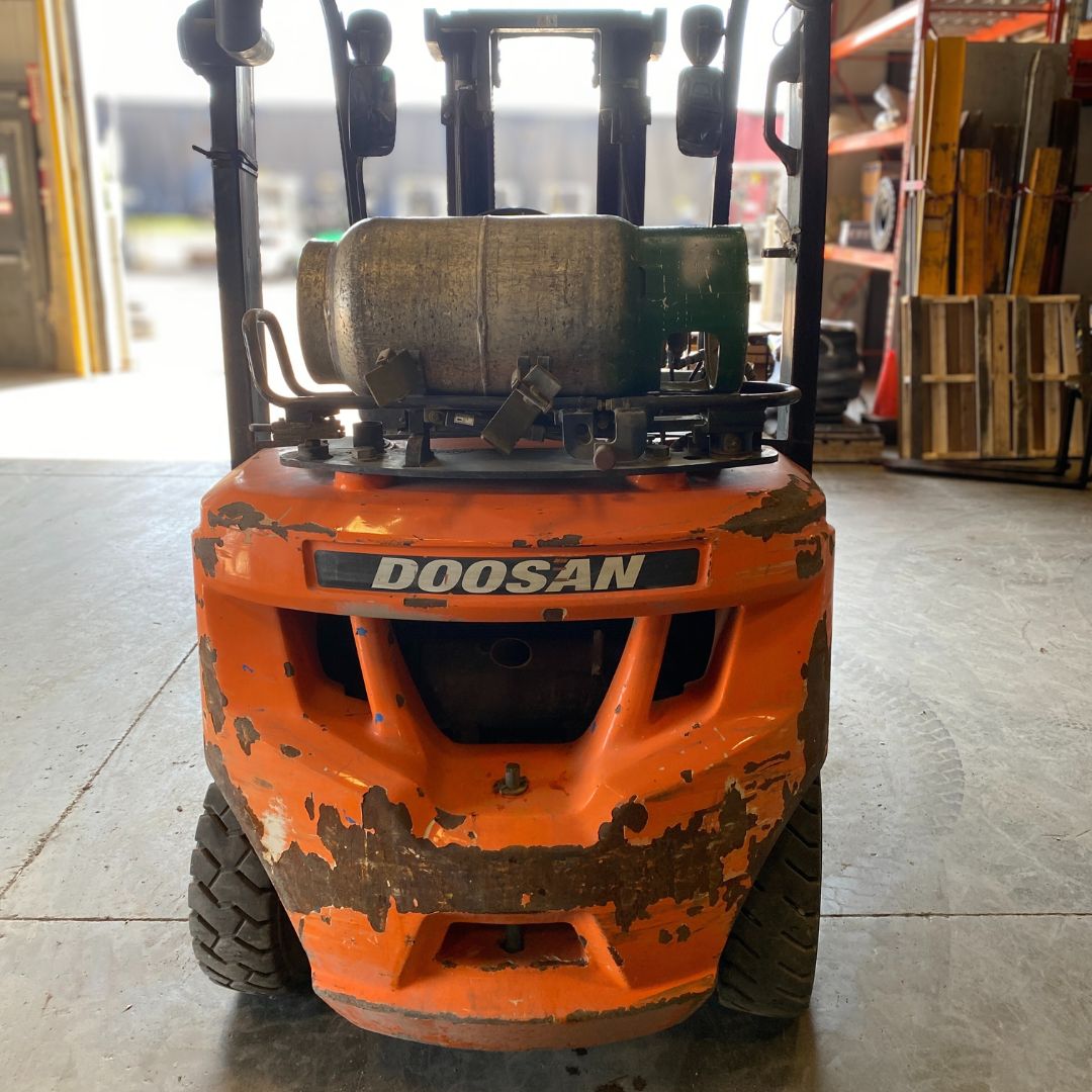 Chariot élévateur pneumatique à combustion interne Doosan - 5000 lb - G25N