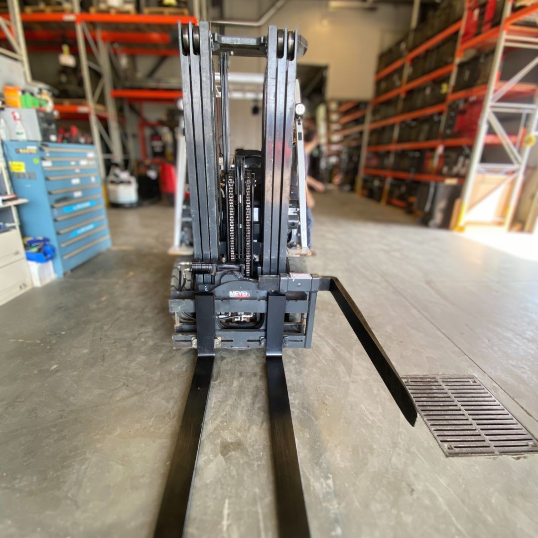 Chariot élévateur Unicarriers 5000lbs - PF50 (3)