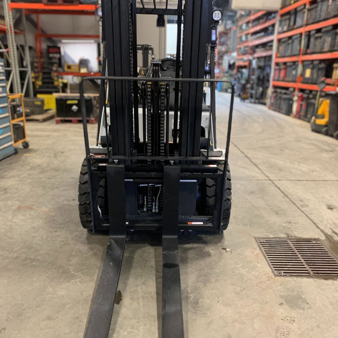 Chariot élévateur à combustion interne avec pneus pneumatiques et tout terrain - 6000 lb - PF60N7