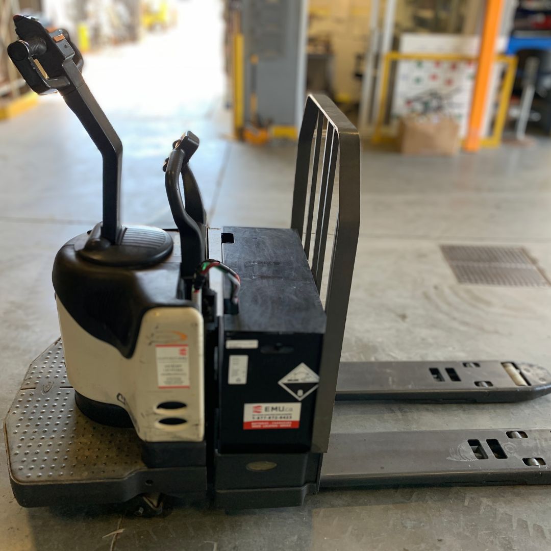 Crown Pallet Truck 6000lbs - PE4000-60 (3)