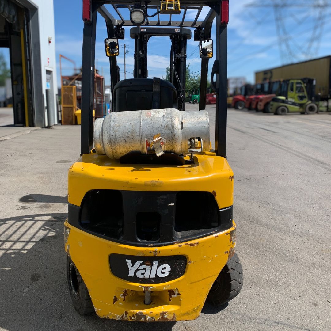 Chariot élévateur pneumatique à combustion interne Yale - 5000 lb - GLP050LXN