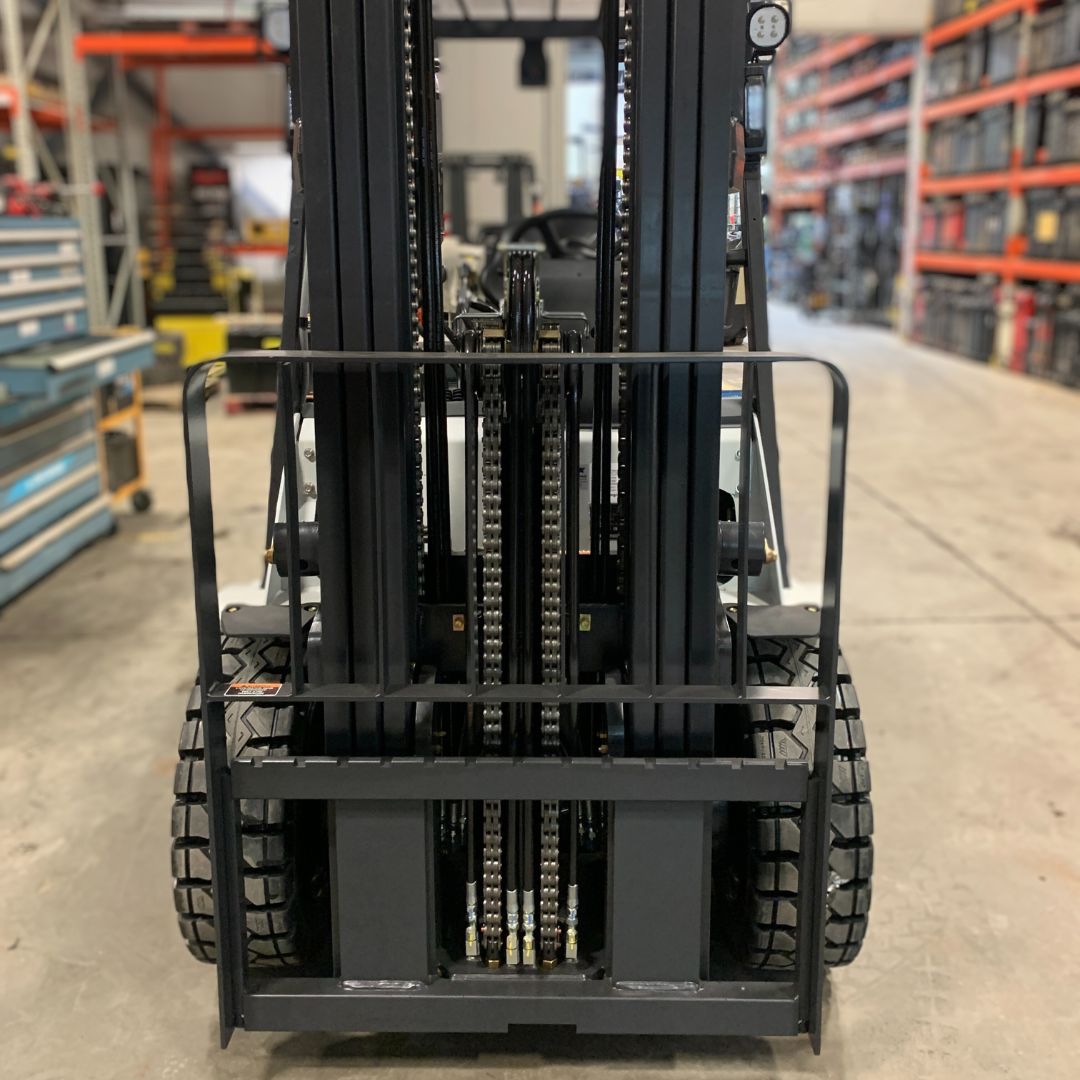 Chariot élévateur à combustion interne avec pneus pneumatiques et tout terrain - 6000 lb - PF60N7